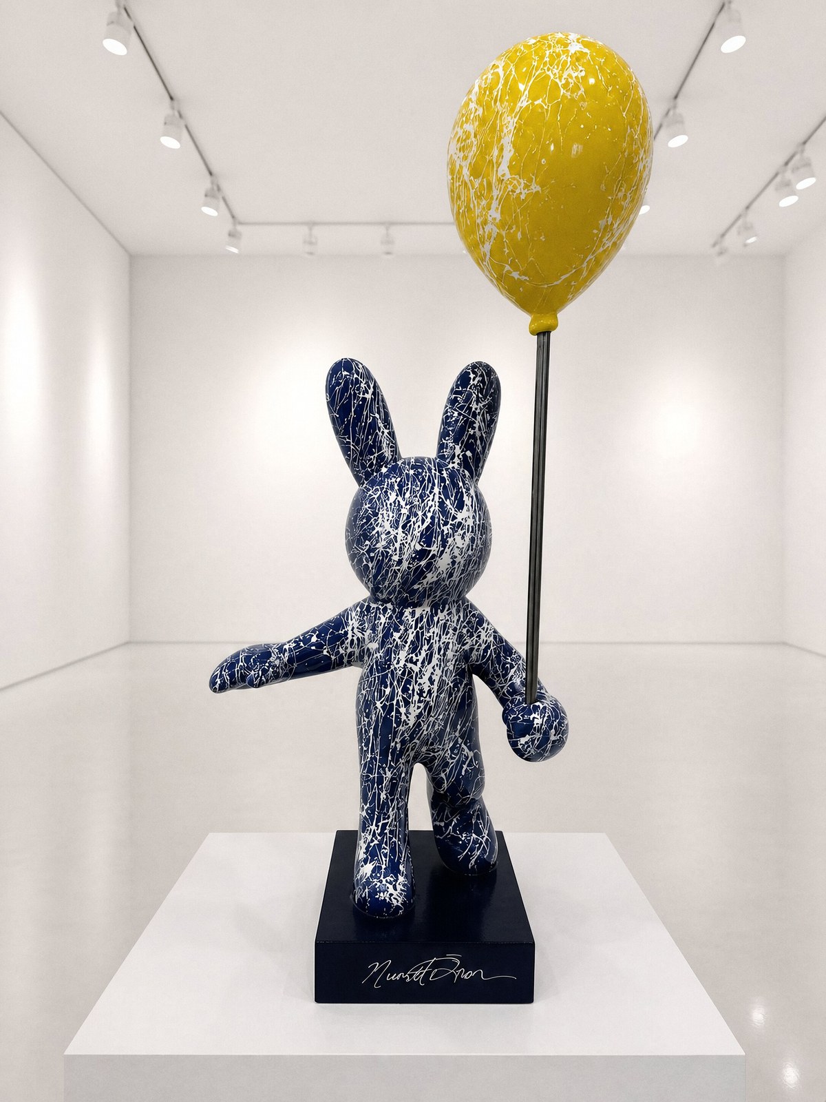 Miro NÖ-MI-01, Pop-Art-Skulptur von Nursel Önen